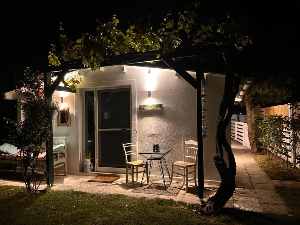Under The Vine Garden House Lejlighed Platánion Eksteriør billede